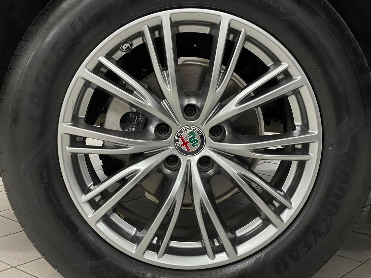 Alfa Romeo Stelvio 2.2 TD 160 CV BUSINESS AT8 NAVI 18" VETRI SCURI RETROCAMERA