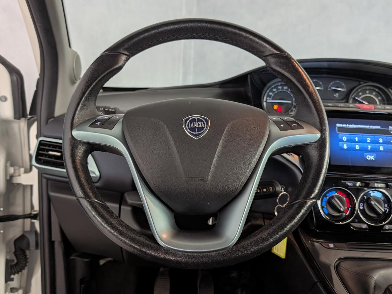 Lancia Ypsilon 1.0 Hybrid 70cv Gold