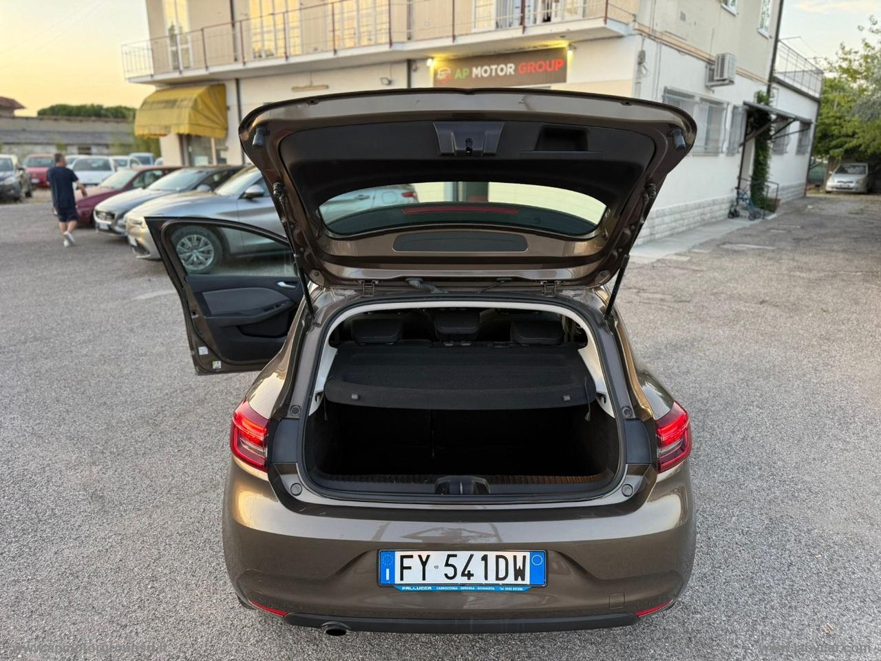 RENAULT Clio TCe 12V 100 CV 5p. Edition One
