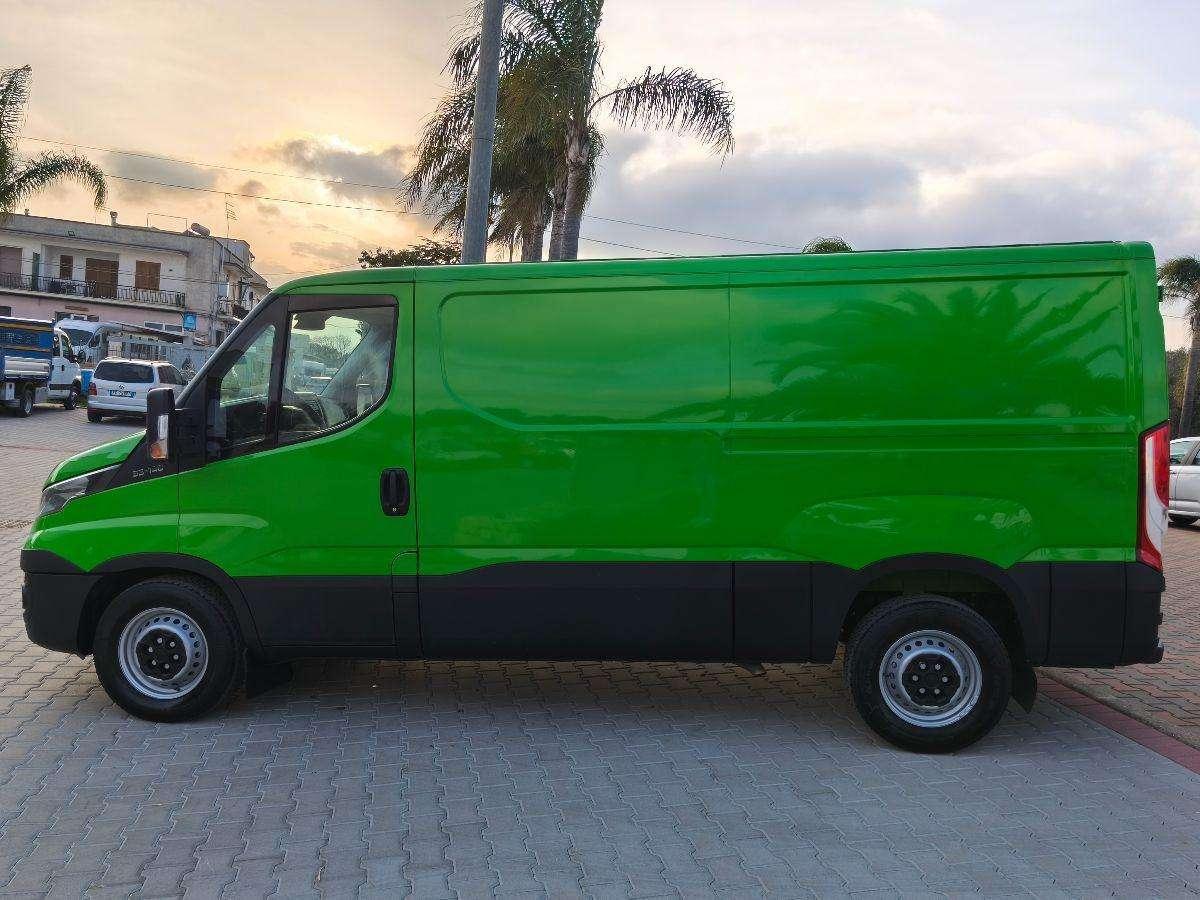 Iveco Daily 35S14 Furgone Medio Tetto Basso Gancio traino