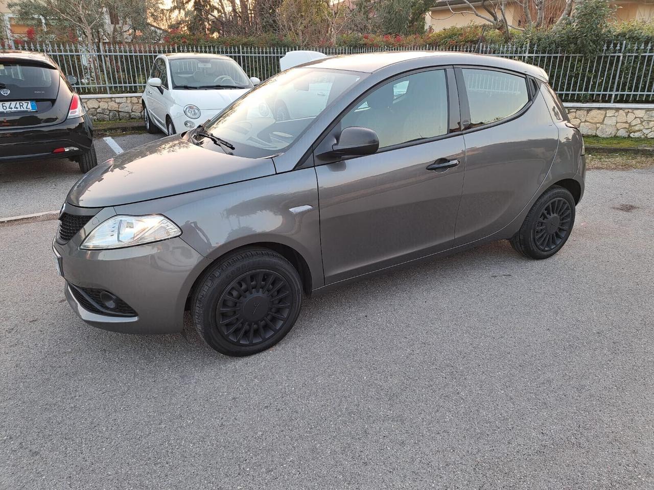 Lancia Ypsilon 1.0 FireFly 5 porte S&S Hybrid Ecochic Silver