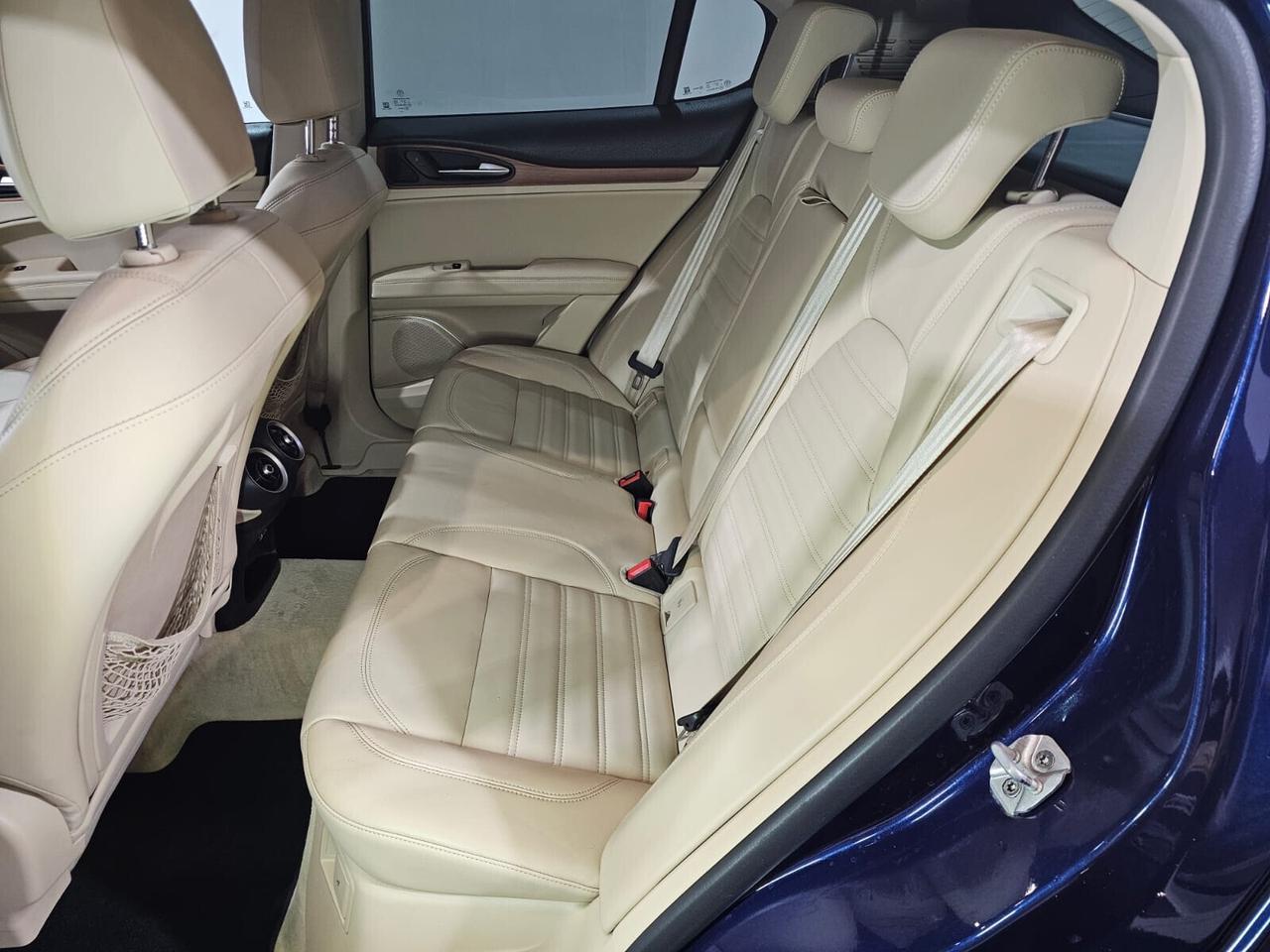 Alfa Romeo Stelvio 2.2 AT8 Q4 210 CV Executive