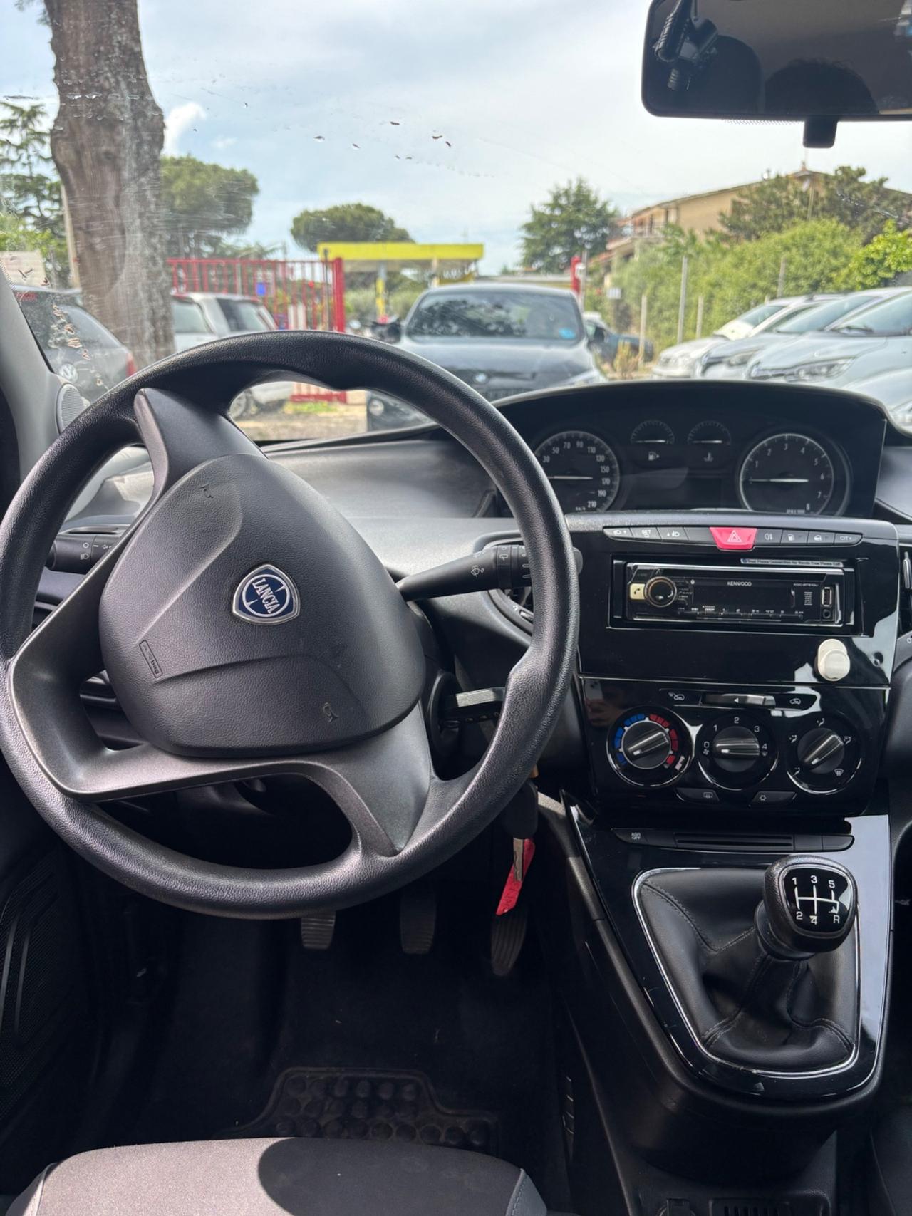 Lancia Ypsilon 0.9 TwinAir 85 CV 5 porte Metano Ecochic Platinum