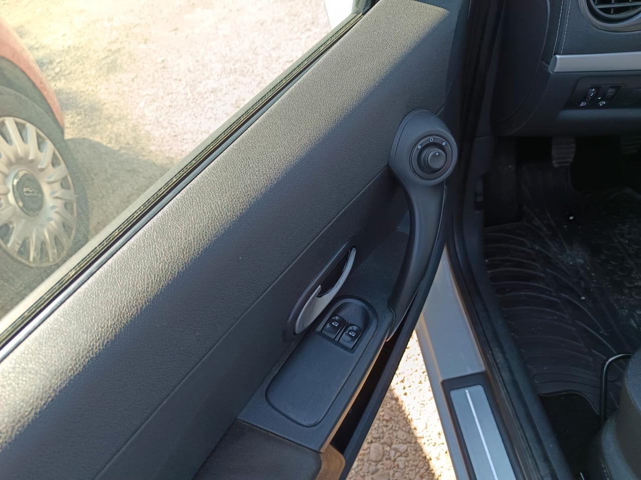 Renault Clio 2010 - 1.2 16V 3 porte 20th Anniversario Lb automobili