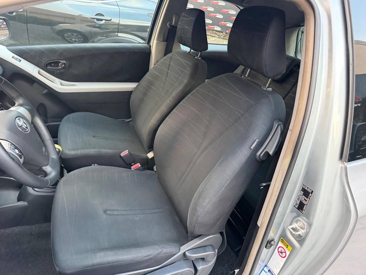 Toyota Yaris 1.0 3 porte Sol