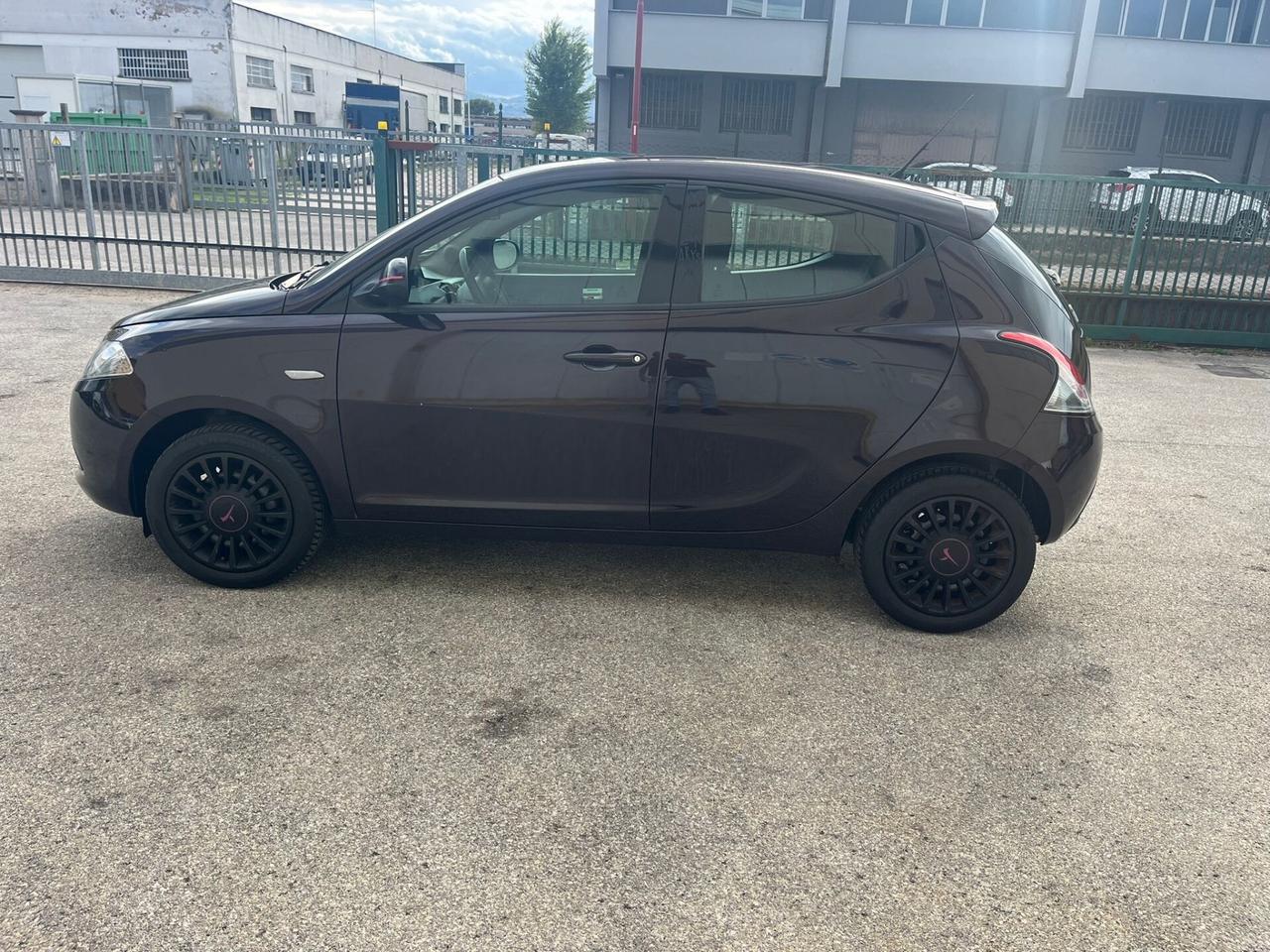 Lancia Ypsilon 1.2 69 CV 5 porte GPL Ecochic Silver