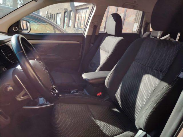 MITSUBISHI Outlander 2.2 DI-D 4WD Instyle Plus SDA 7 posti AUTOMATICO