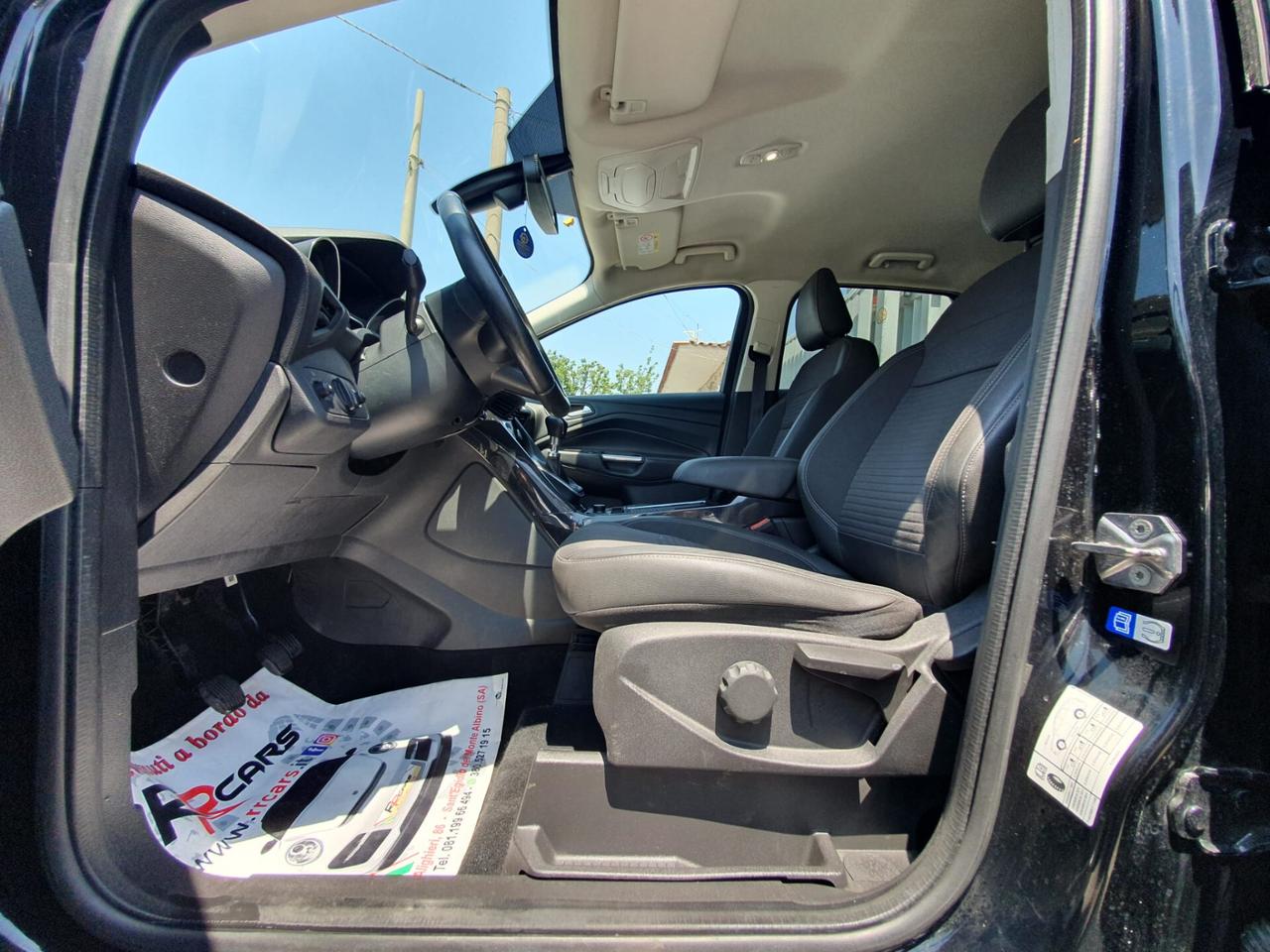 Ford Kuga 1.5 TDCI 120CV S&S 2WD Powershift ST-Line Business