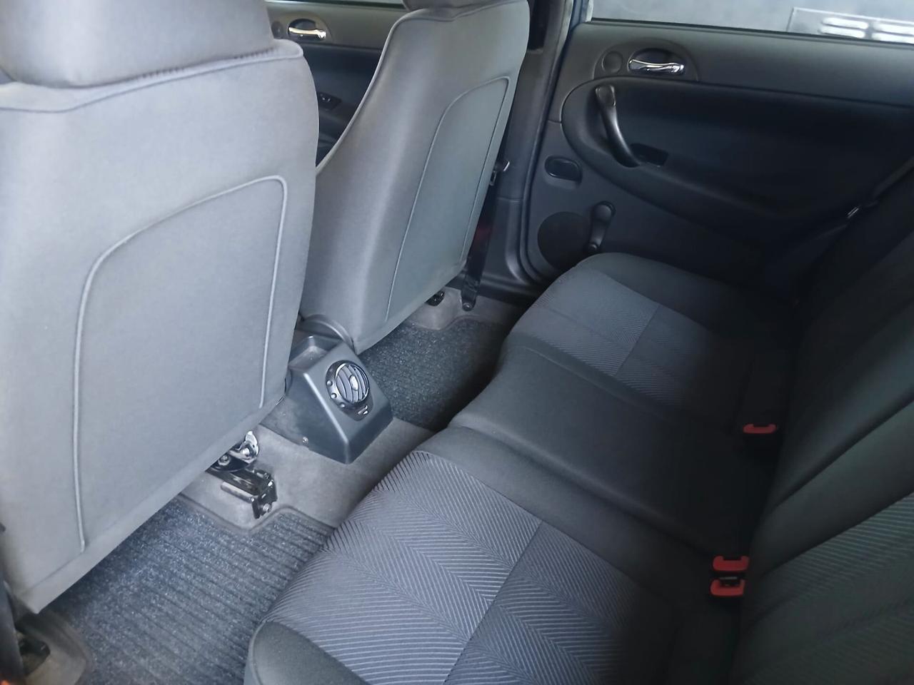 Alfa Romeo 147 1.6i 16V Twin Spark cat 5p. Progression