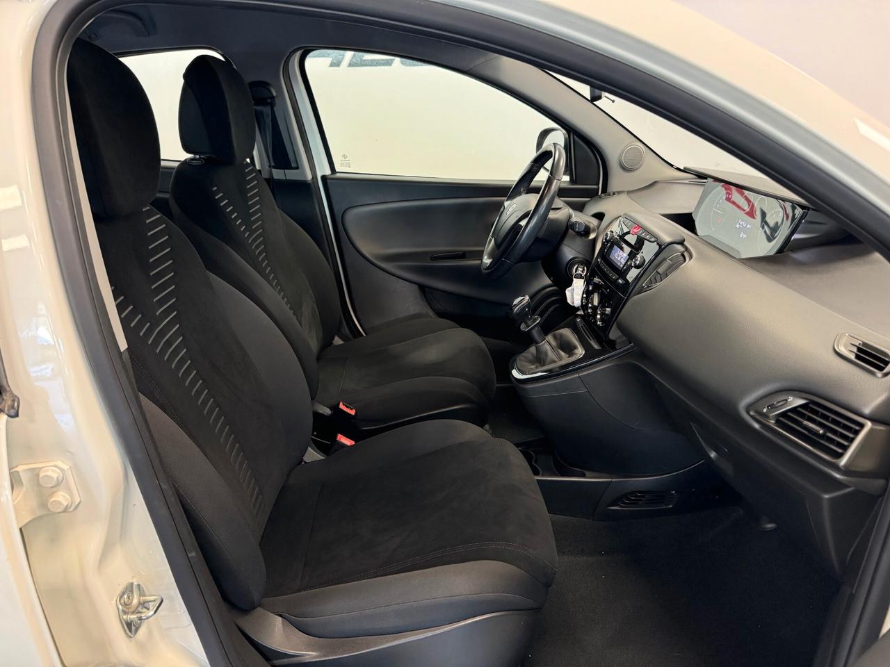 Lancia Ypsilon 1.2 69 CV 5 porte S&S Gold NEOPATENTATI