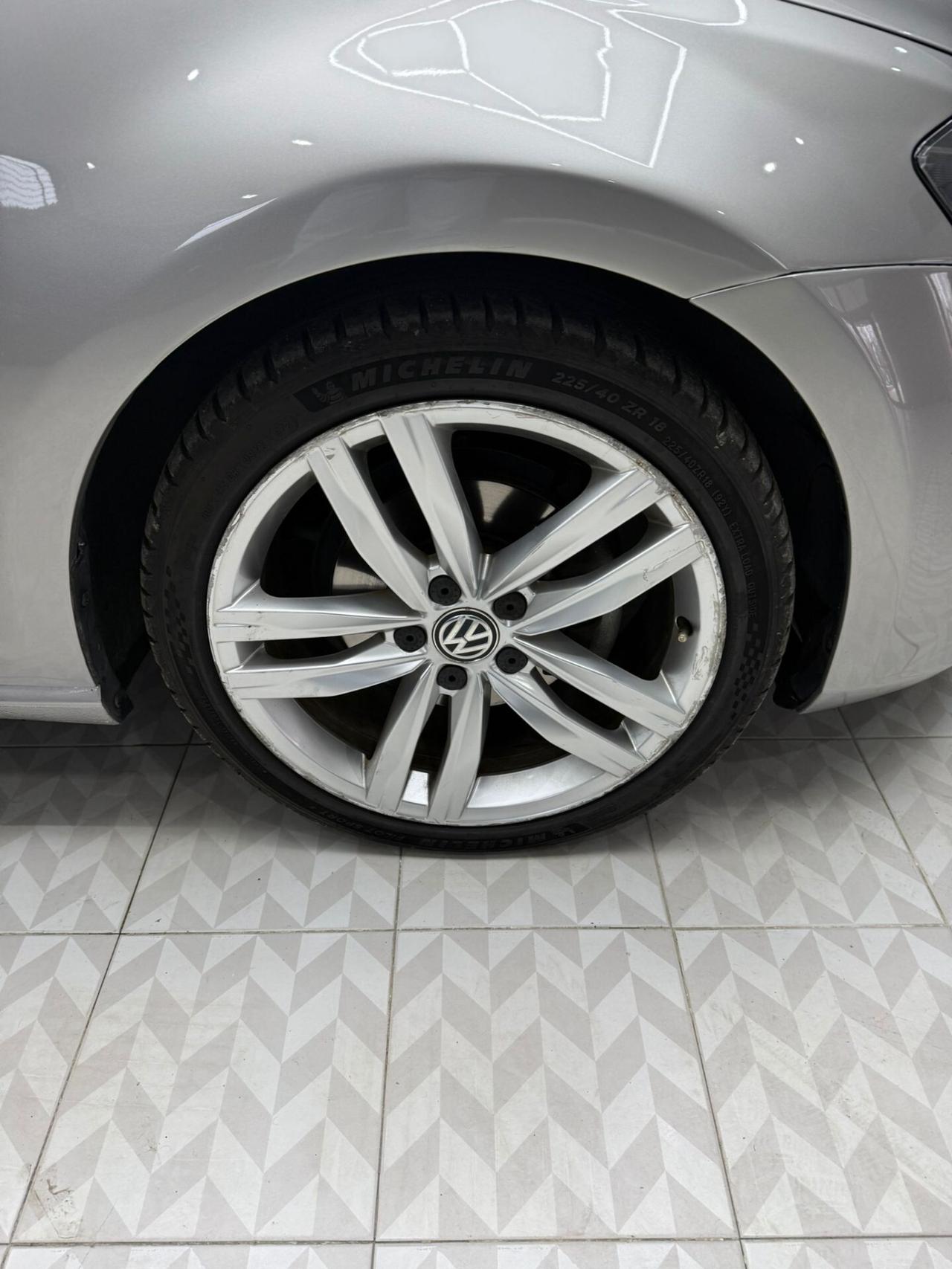 Volkswagen Golf 2.0 TDI DSG 3p. Highline BlueMotion Technology