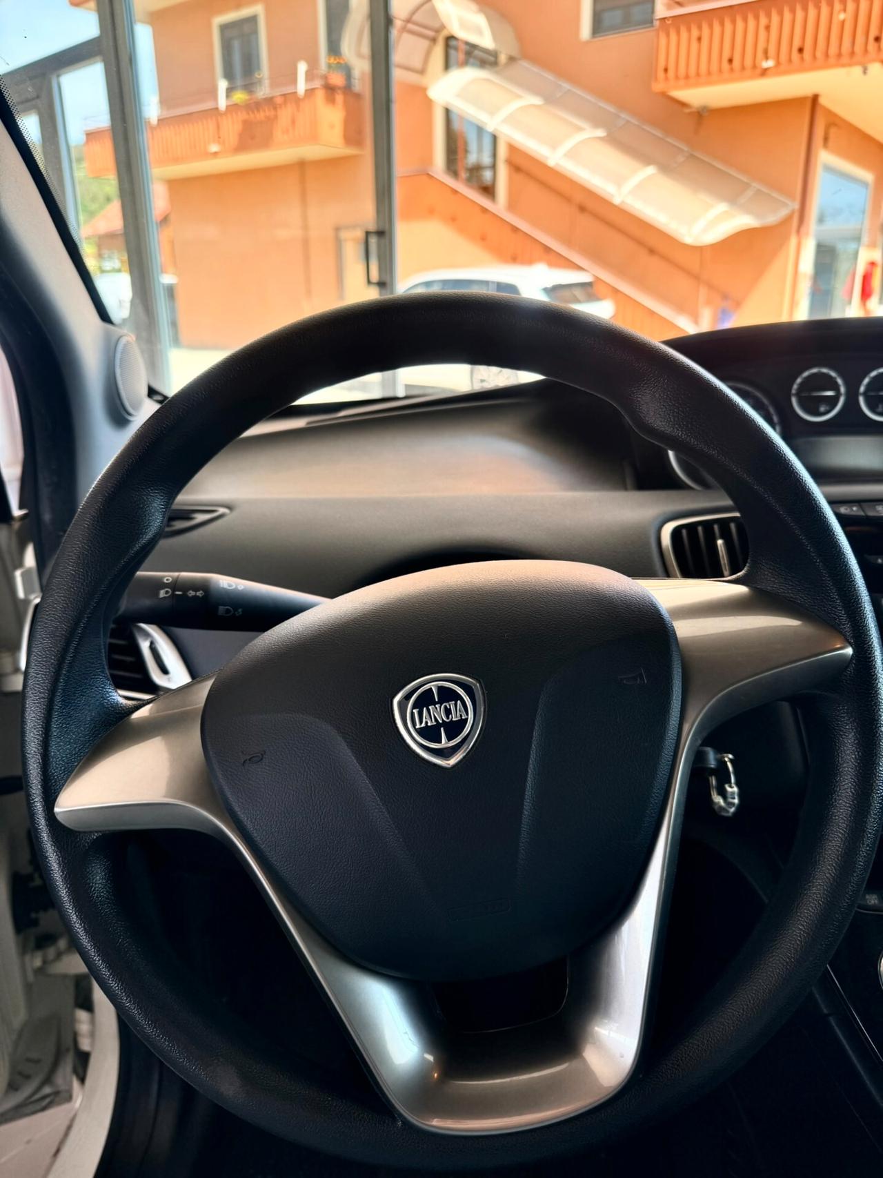 Lancia Ypsilon 1.2 69 CV 5 porte Gold