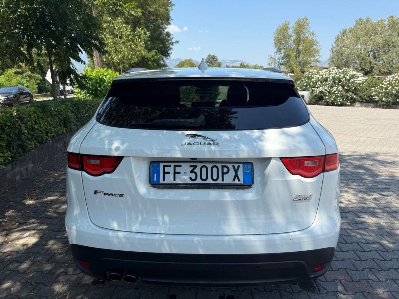 Jaguar F-Pace 2.0 D 180 CV AWD Portfolio R-Sport