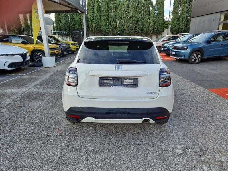 FIAT 600 (2023-->) Hybrid DCT MHEV La Prima