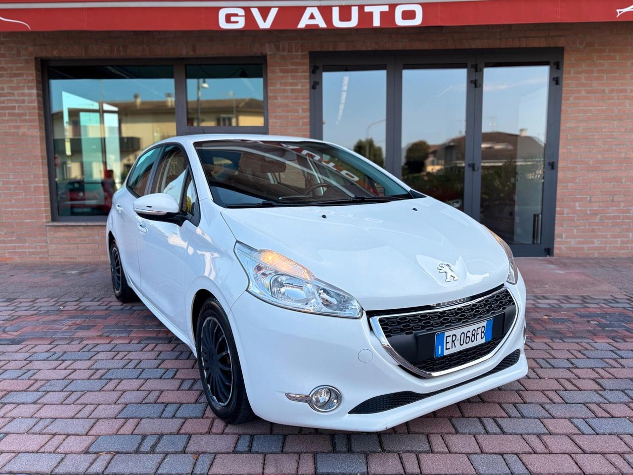 Peugeot 208 1.6 HDi 92CV 5 porte