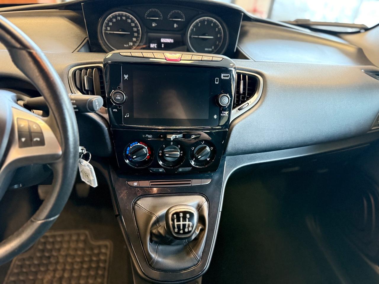 Lancia Ypsilon 1.0 FireFly 5 porte S&S Hybrid Ecochic Gold