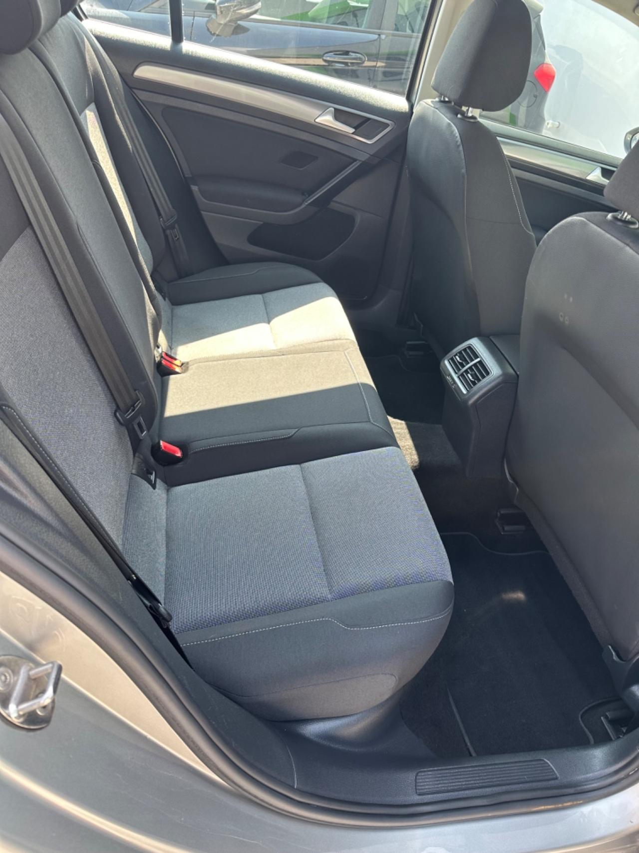 Volkswagen Golf 1.6 TDI ADATTA A NEOPATENTATI