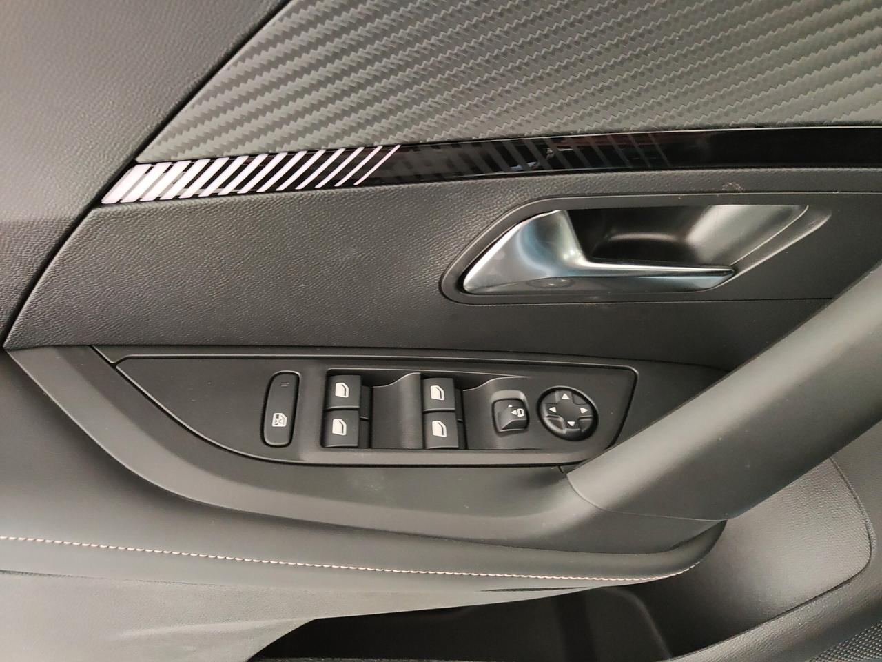 Peugeot 2008 PureTech 130 S&S EAT8 Allure