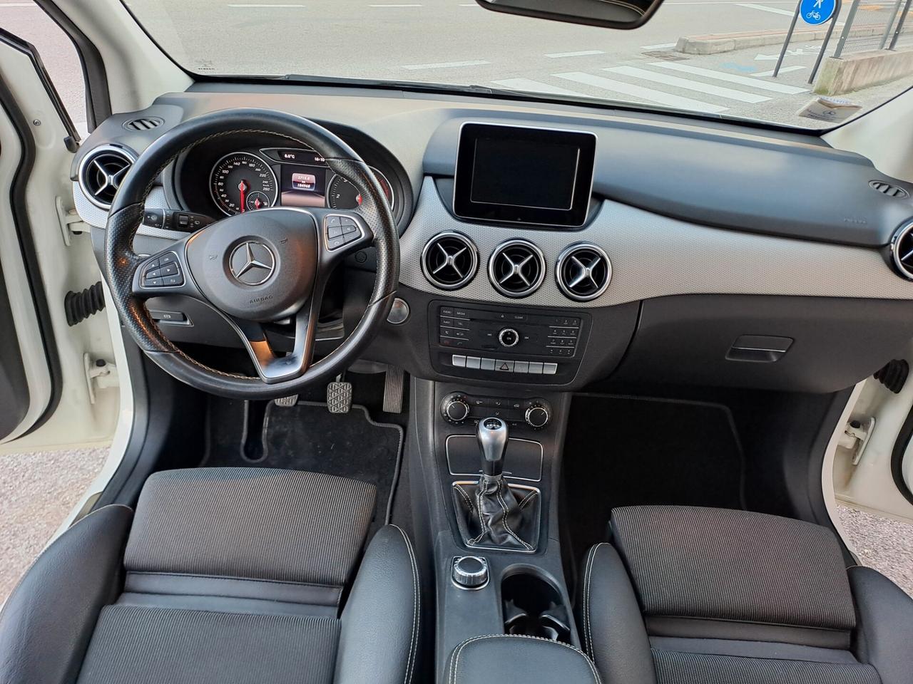 Mercedes-benz B 200 d Premium