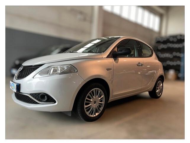 Lancia Ypsilon 1.2 69 CV 5 porte Gold X NEOPATENTATI