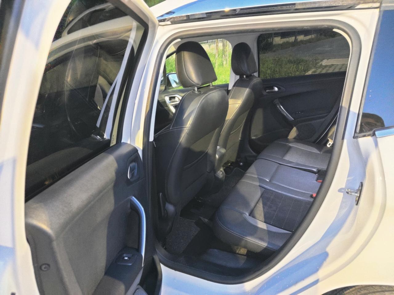Peugeot 2008 1.6 e-HDi 115 CV Stop&Start Allure