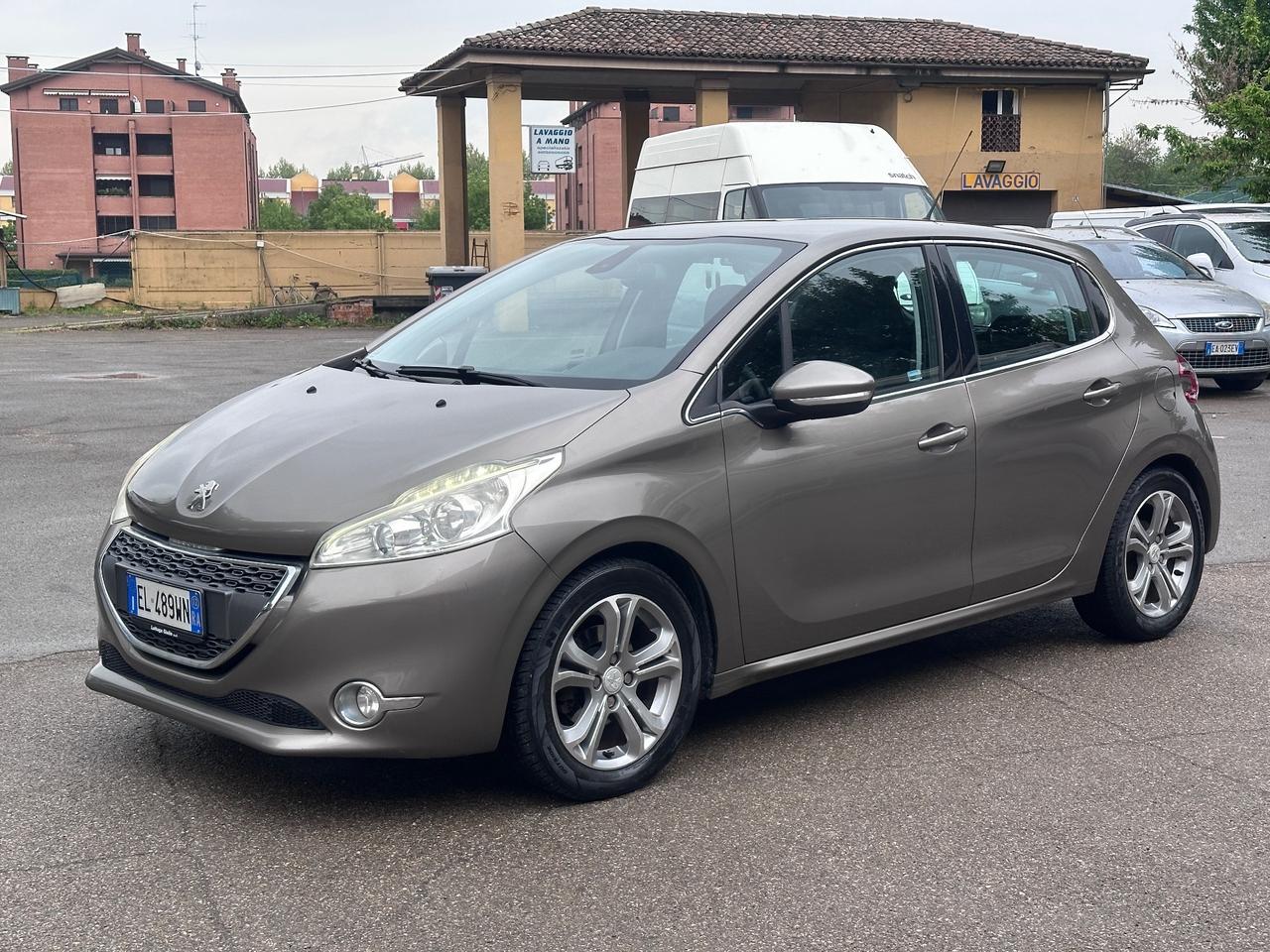 Peugeot 208 1.2 VTi 82 CV 5porte Allure Gpl