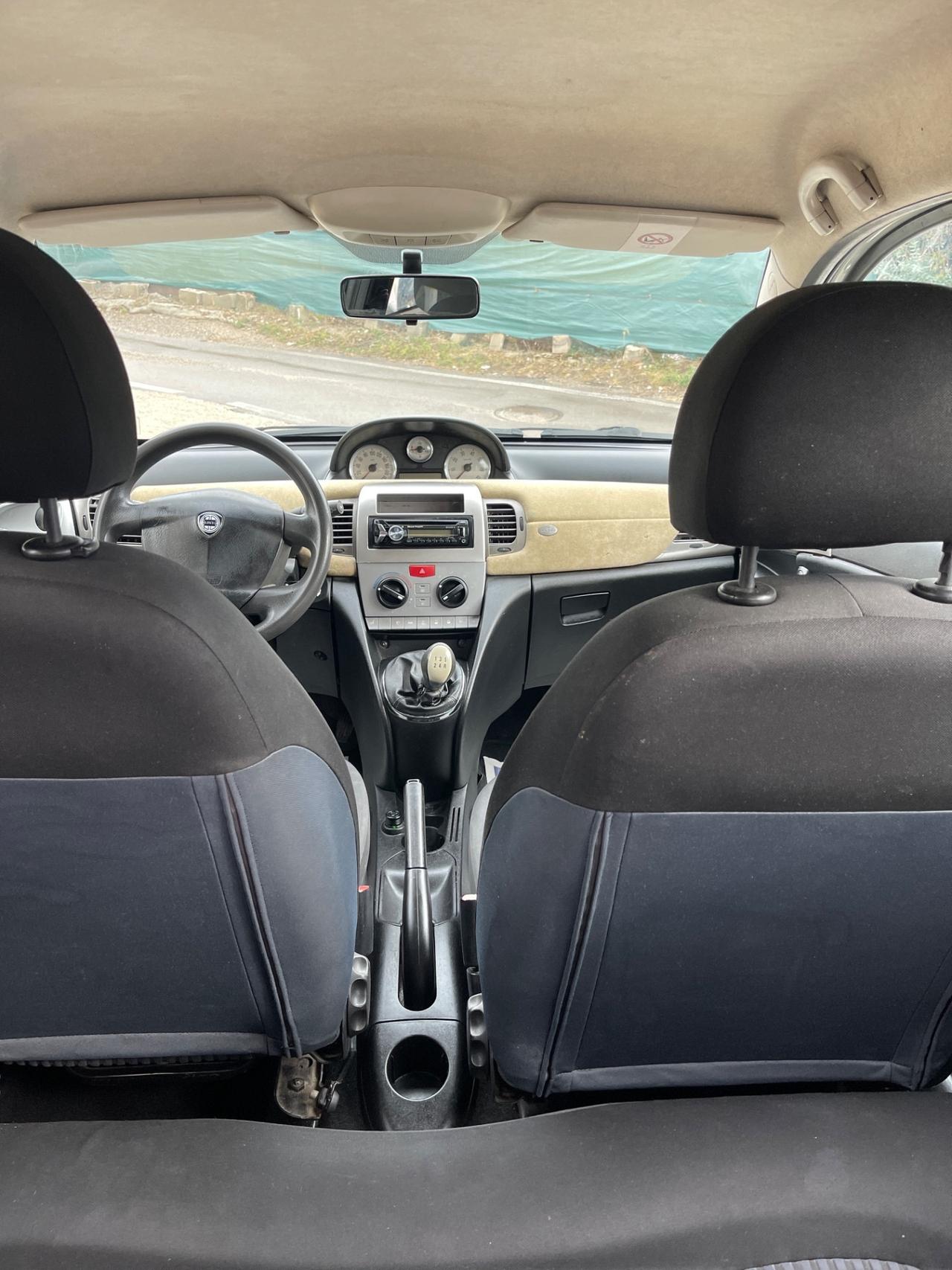 Lancia Ypsilon 1.3 MJT 75 CV Platino