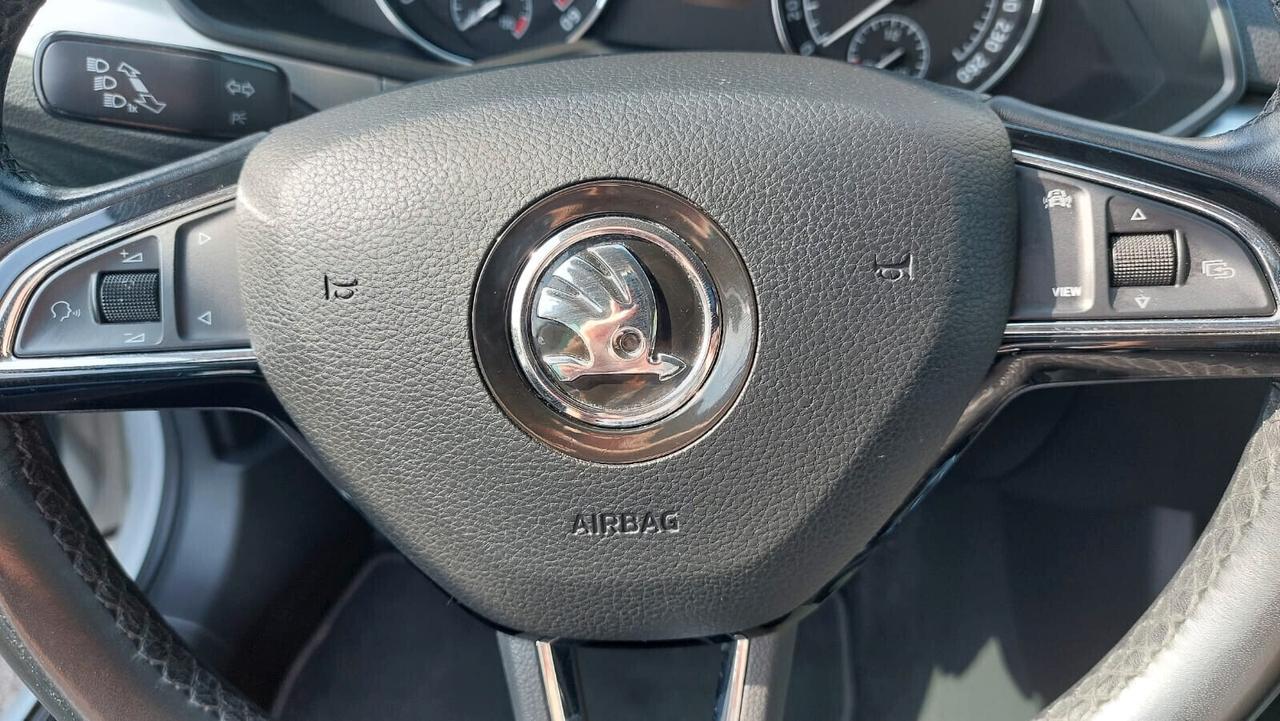 Skoda Superb 1.6 Cambio Automatico Neopatentati