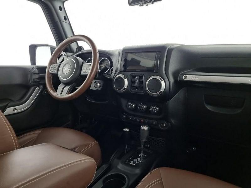 Jeep Wrangler Unlimited 2.8 CRD DPF Sahara Auto gancio traino