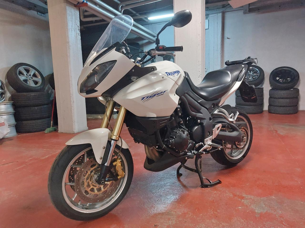 TRIUMPH TIGER 1050 TAGLIANDO PNEUMATICI NUOVI