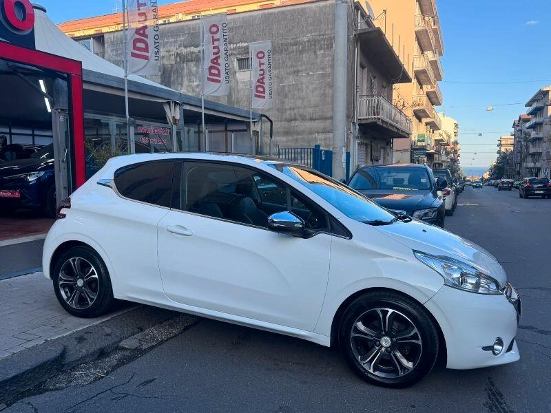 Peugeot 208 1.4 HDi 68 CV 3 porte Allure