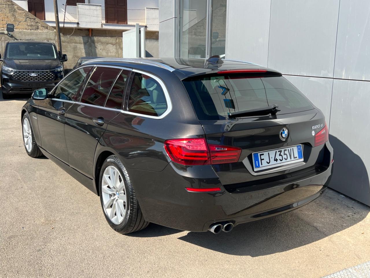 Bmw 520 520d Touring Business - anno 2016 - prezzo €14.900