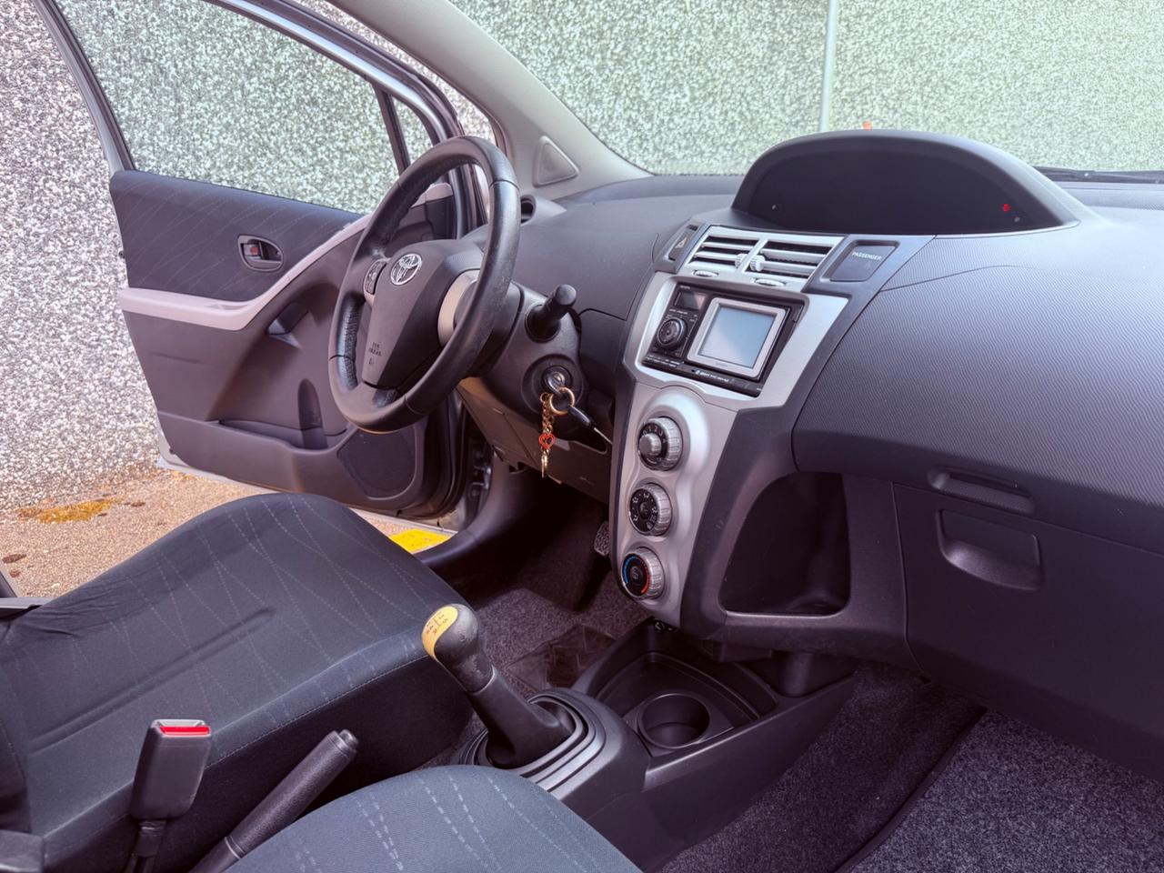 Toyota Yaris 1.0 5 porte Navi*Neopatentati*Solo 137000km*