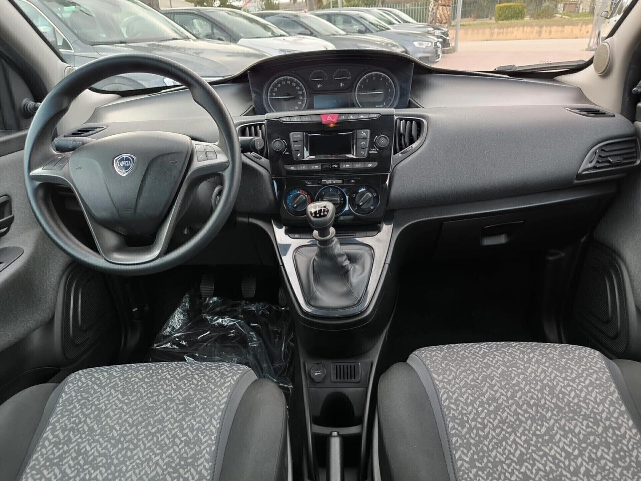 Lancia Ypsilon 1.0 FireFly 5 porte S&S Hybrid Ecochic Silver