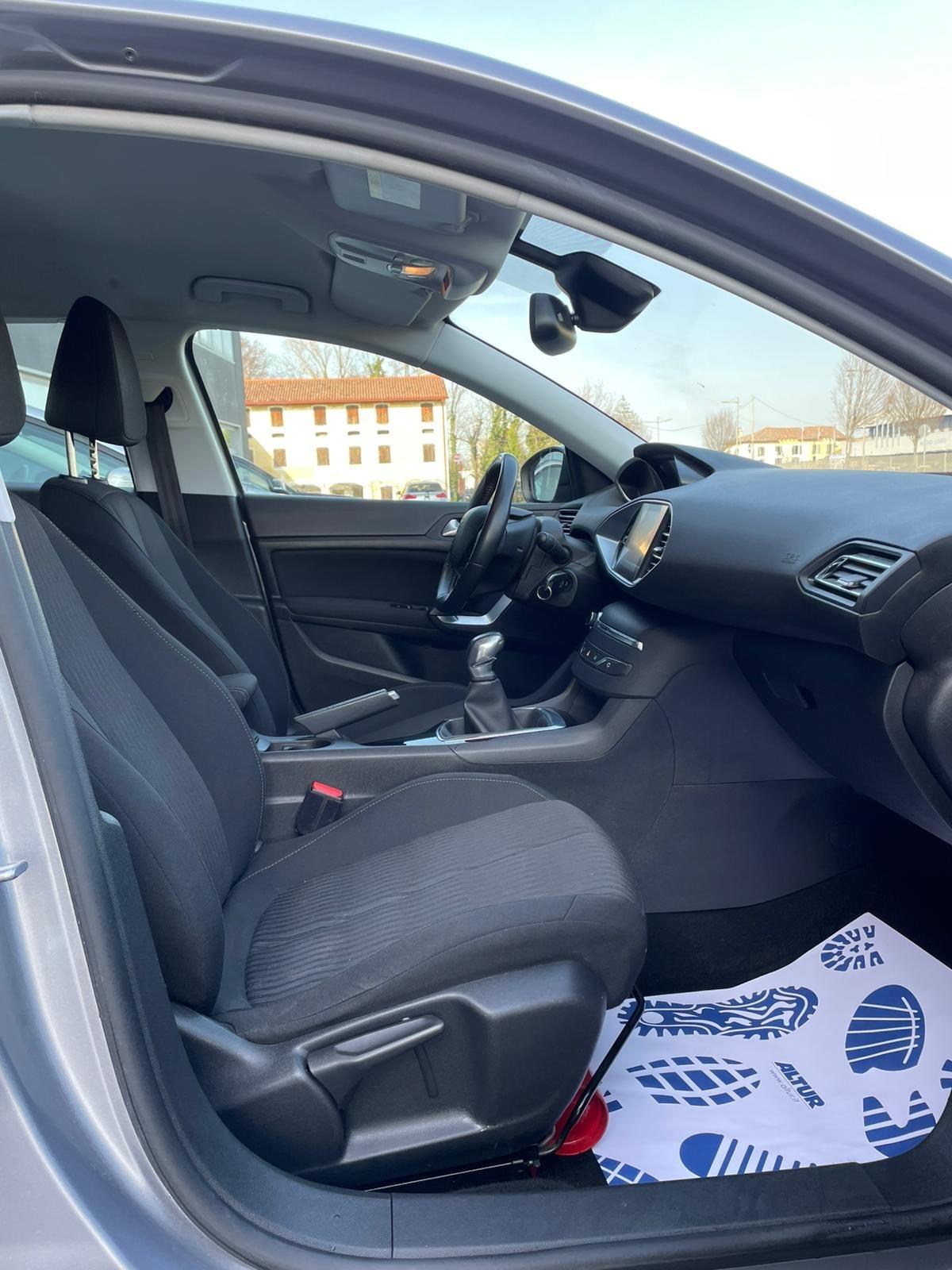 Peugeot 308 1.2 Neopatentati Finanziabile