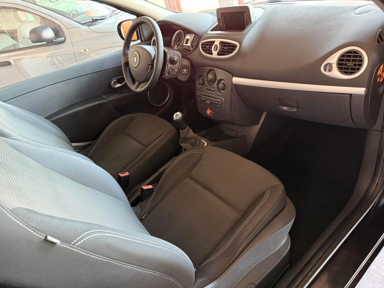 Renault Clio 1.2 16V 3 porte Luxe 100Cv NEOPATENTATI