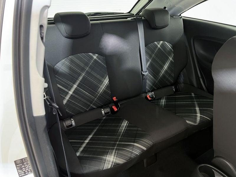 Opel Corsa 1.2 70cv MT5 b-Color