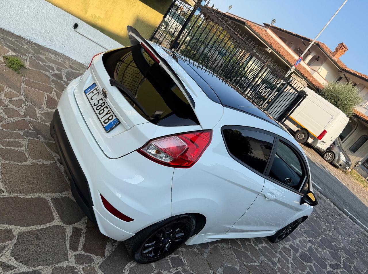 Ford Fiesta 1.4 3 porte Bz.- GPL Black & White Edition