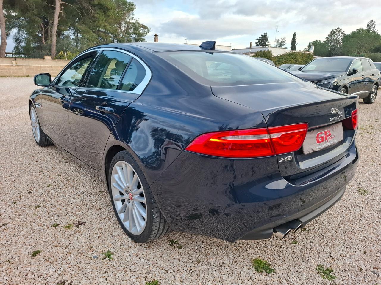 Jaguar XE 2.0 D 180cv *SOLO 23.000 KM*