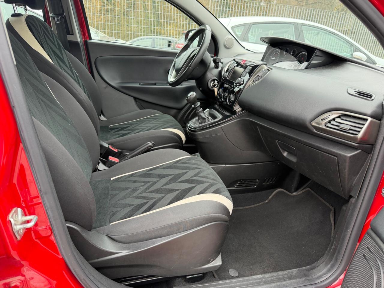 Lancia Ypsilon 1.2 69 CV 5 porte Platinum
