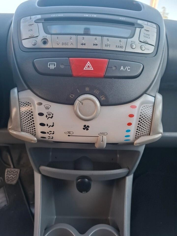 Peugeot 107 1.0 68CV 5p. Desir - 2011