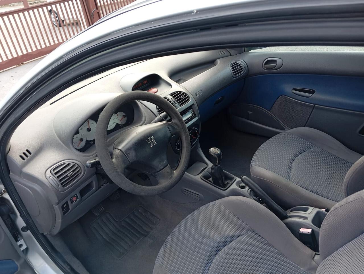 Peugeot 206 1.1 3p. XT