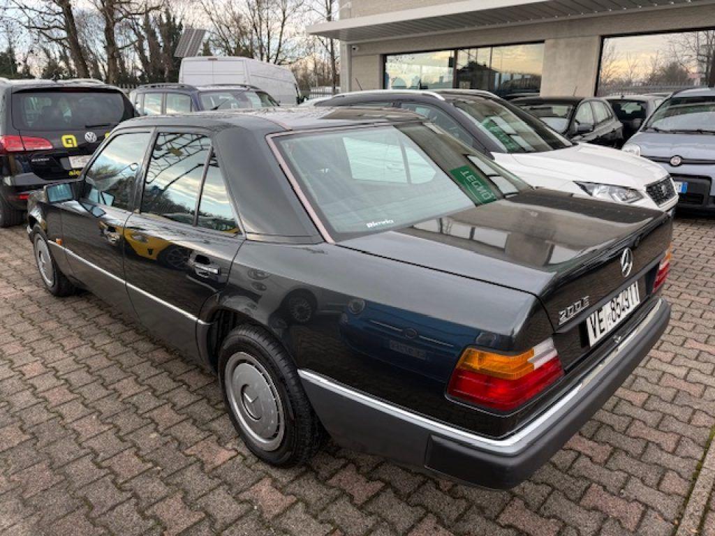 Mercedes-Benz 200 E #uniproprietario