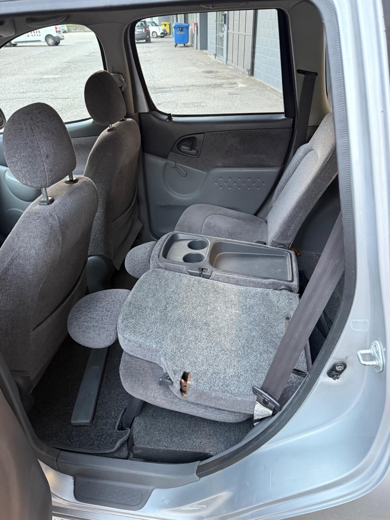 Toyota Yaris 1.3i 16V cat 5 porte Luna