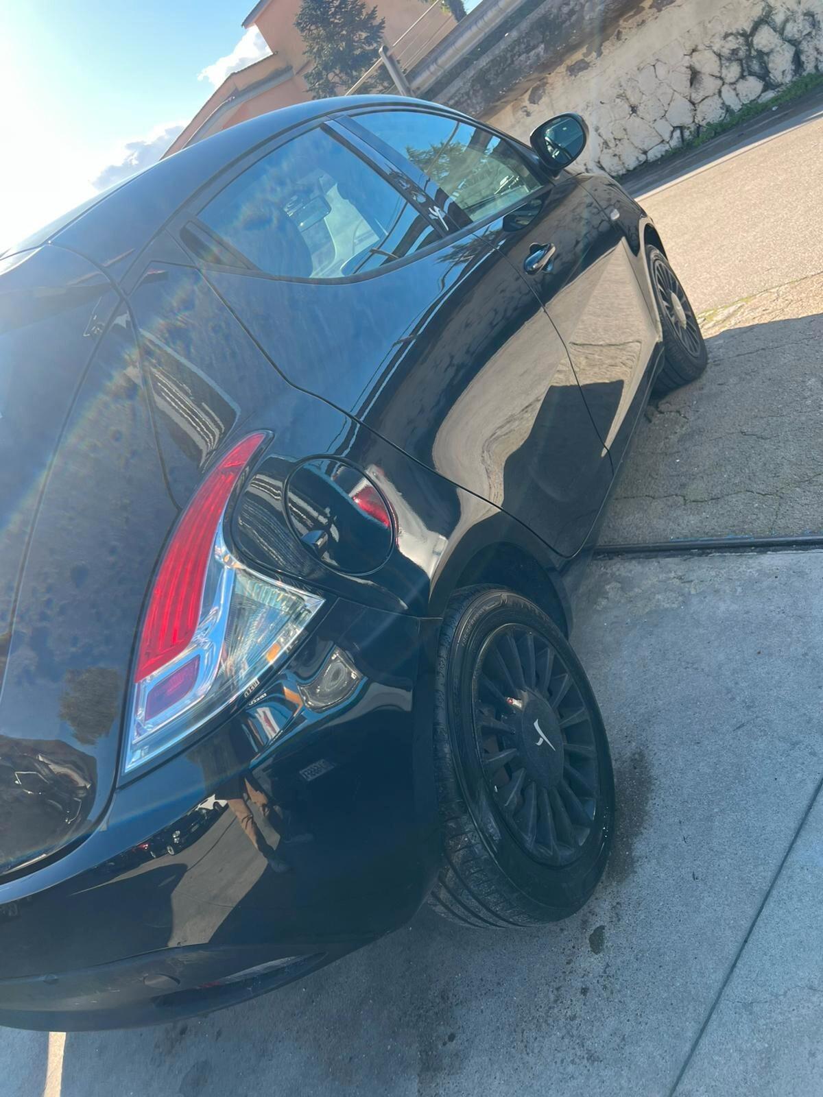 Lancia Ypsilon 1.2 69 CV 5 porte GPL Ecochic Gold