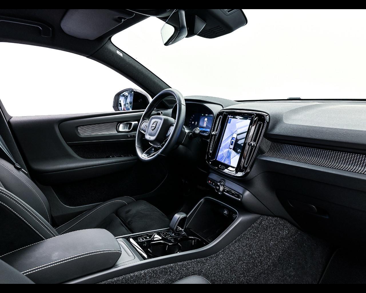VOLVO XC40 Plus Dark B4 AUT
