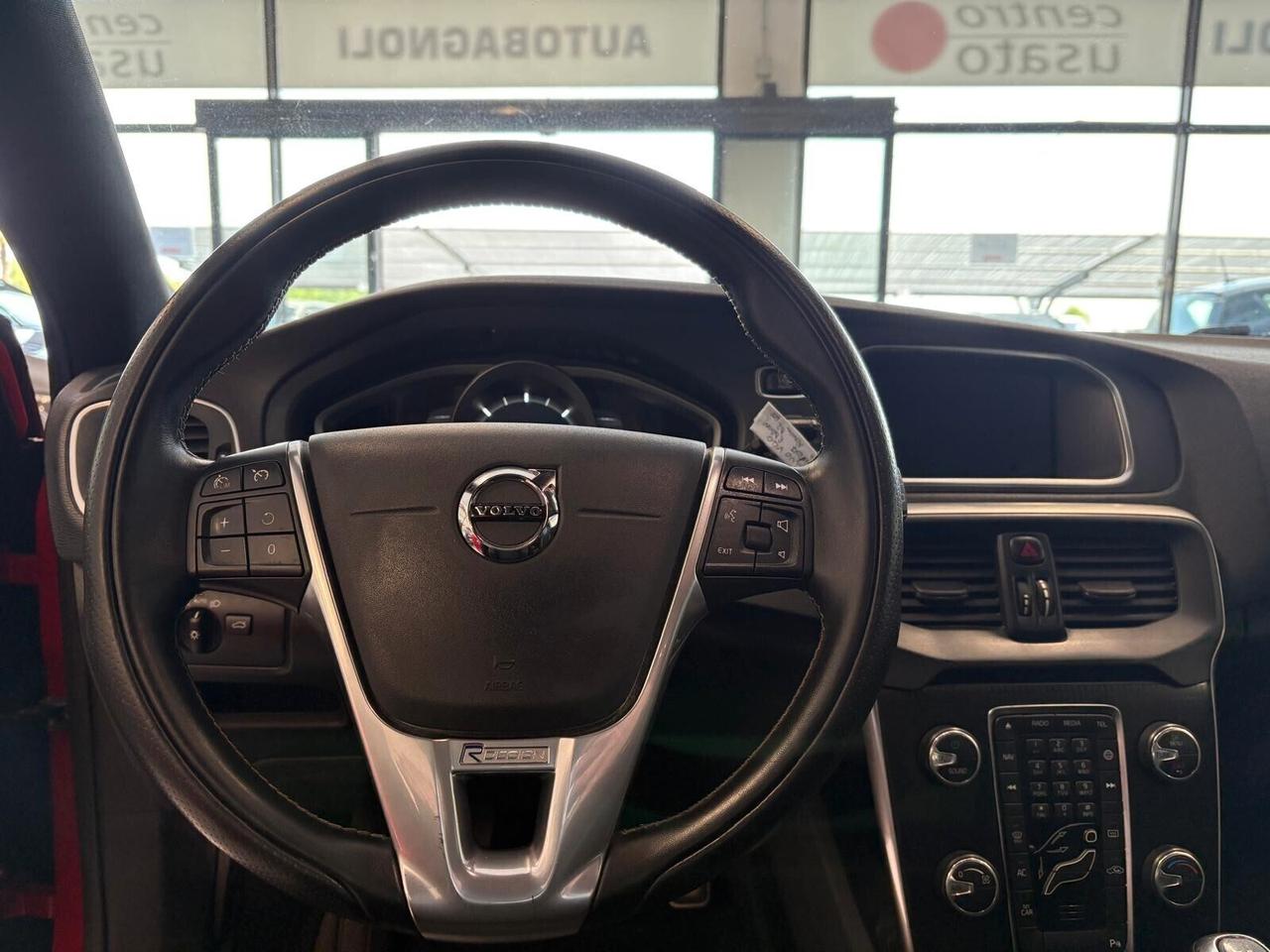 Volvo V40 R-DESIGN D2 2.0 120 CV 6mt