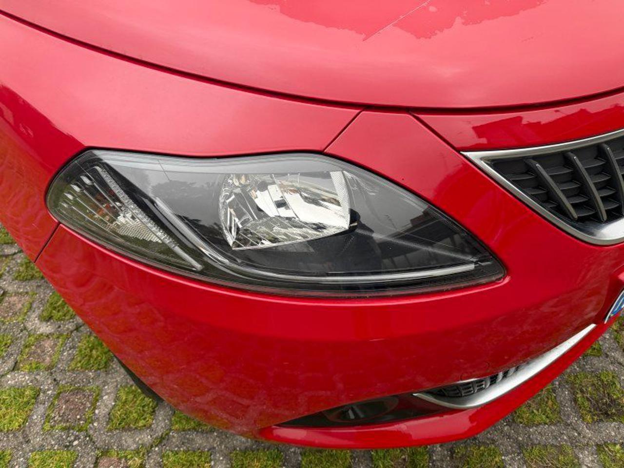 Lancia Ypsilon 1.0 FireFly 5 porte S&S Hybrid Ecochic Silver