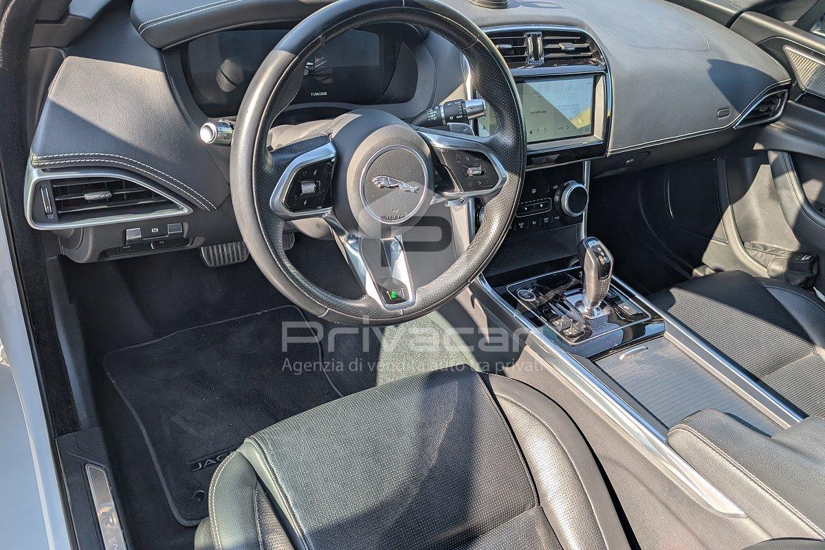 JAGUAR XE 2.0 D 204 CV AWD aut. R-Dynamic Black