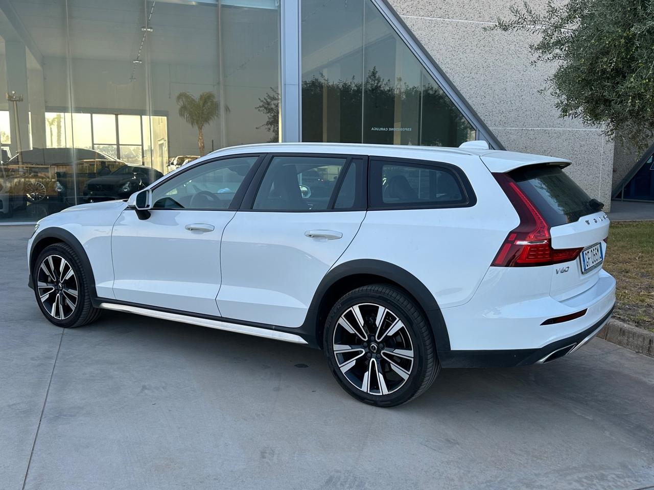 Volvo V60 Cross Country 2.0 b4 Business Pro Line awd auto